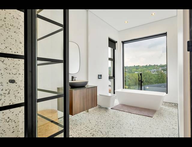 4 BEDROOM HOUSE FOR SALE IN HELDERFONTEIN ESTATE